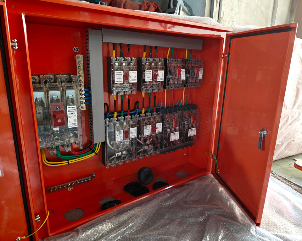 Dengan semakin memanasnya infrastruktur global, bagaimana standar distribusi listrik di lokasi konstruksi dapat tetap terjaga? Ouyue Electric telah meluncurkan Kotak Pintu Ganda Kiri dan Kanan Luar Ruangan Stainless Steel dengan perlindungan tinggi